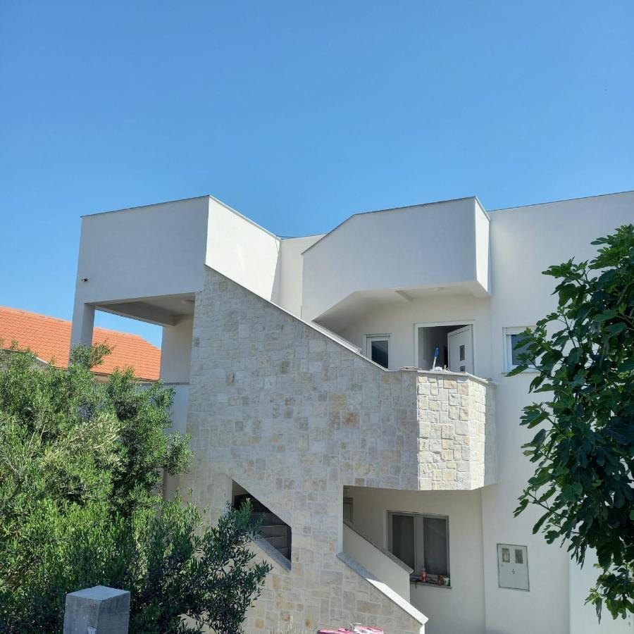 Apartments M & L Murter Bagian luar foto